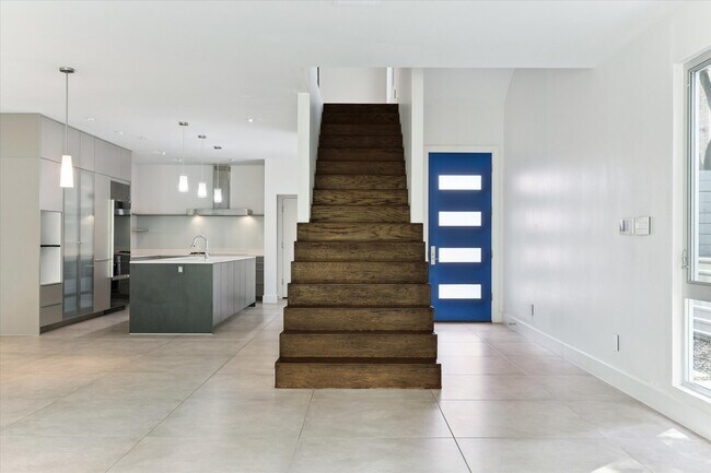 Building Photo - 1222 Marconi St