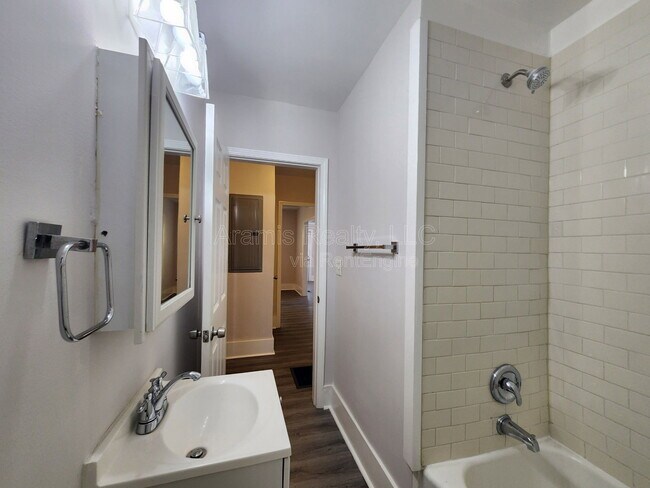 Building Photo - 2663 Blount St