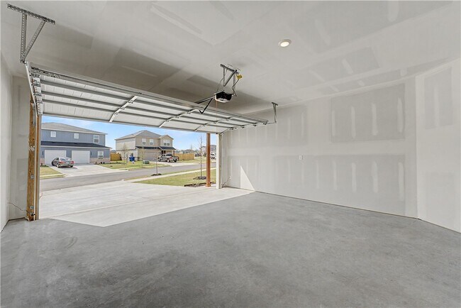 Building Photo - 3401 SW Endearment St