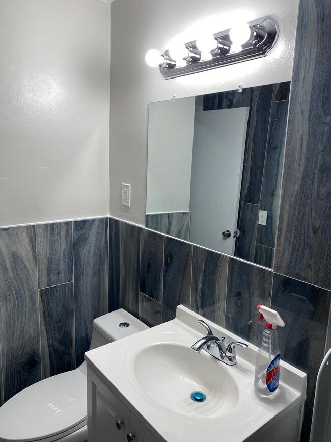 Building Photo - 8485 Sunset Dr