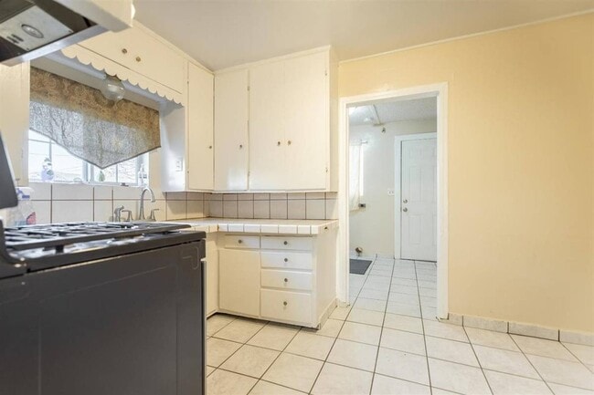 Building Photo - 1202 Lassen Ave