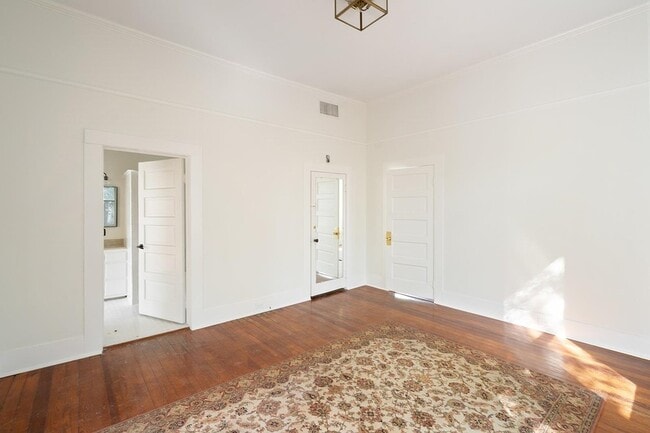 Building Photo - 603 E Losoya St