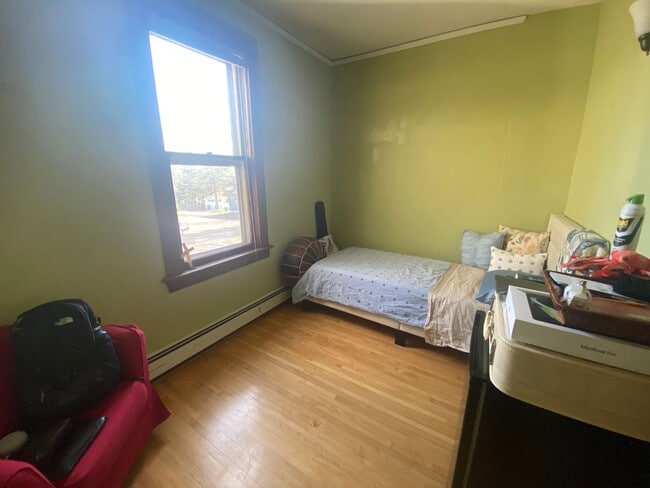 Building Photo - AVAILABLE JUNE - 6 BED 1.5 BATH Close to Campus!