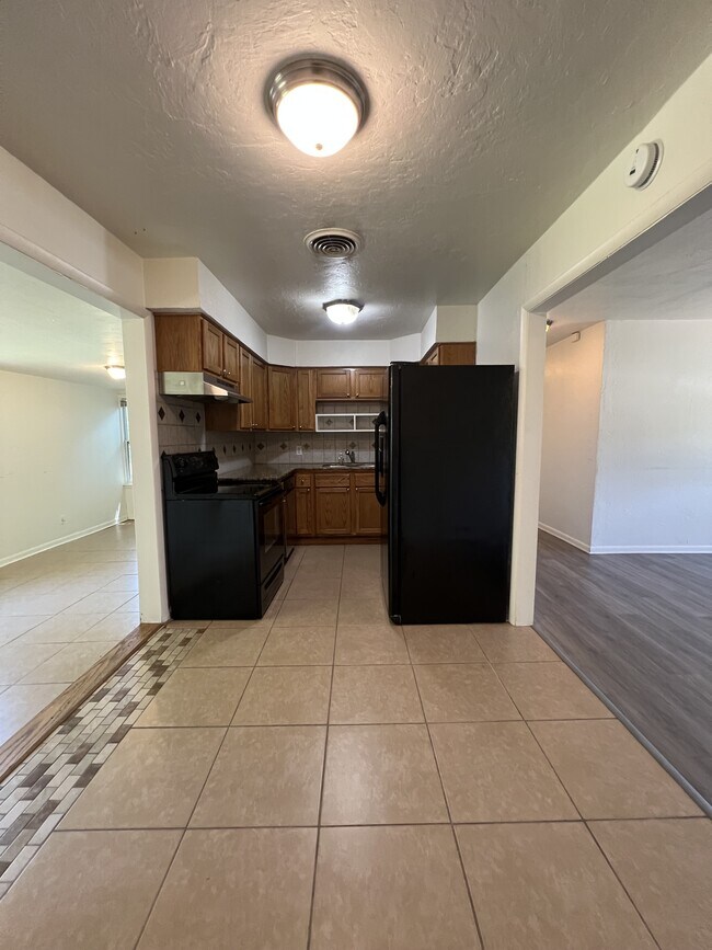 Building Photo - 703 Terry Dr