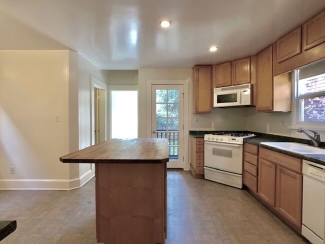 Building Photo - 1714 Santa Clara Ave