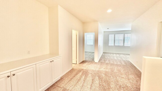 Building Photo - Beautiful, Stand Alone Condo in Resort-lik...