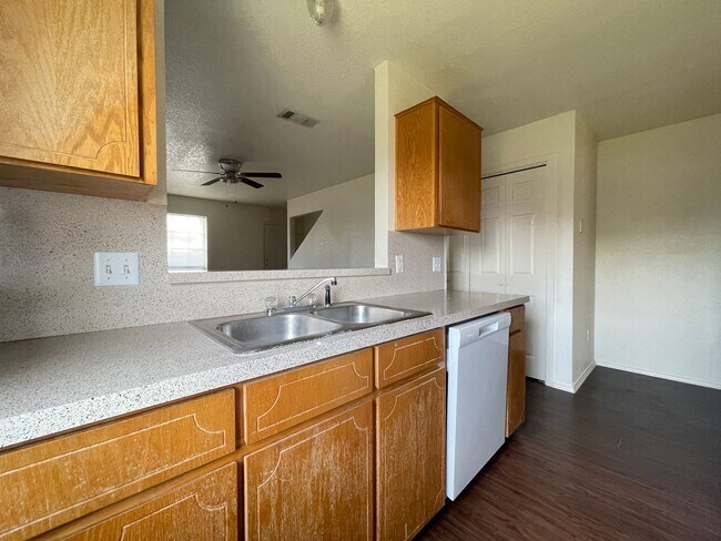 Building Photo - 1706 Tanner Cir