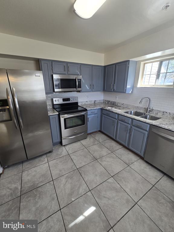 Building Photo - 1003 Spring Valley Ct