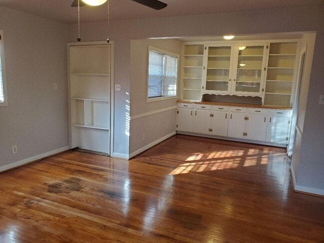 Building Photo - House for Lease -2505 Douglas