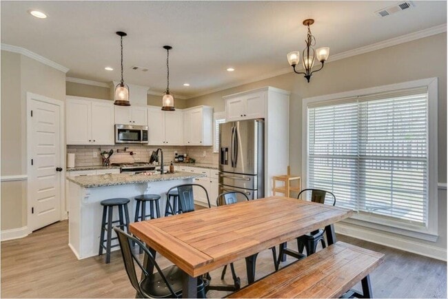 Building Photo - 3651 Kearsley St