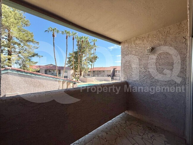 Building Photo - 623 W Guadalupe Rd