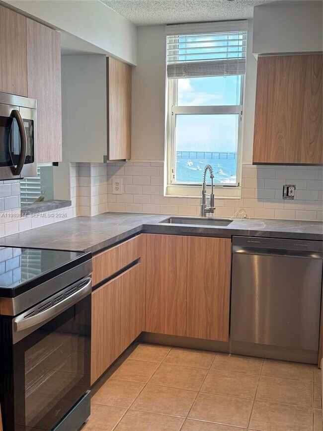 Building Photo - 770 Claughton Island Dr