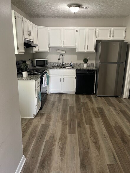 Building Photo - Room in Duplex on New Dawn Ct