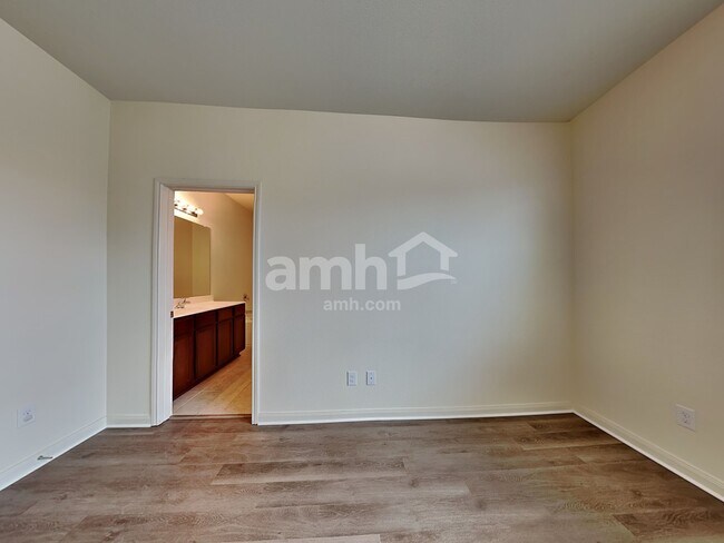 Building Photo - 1544 Park Trails Blvd