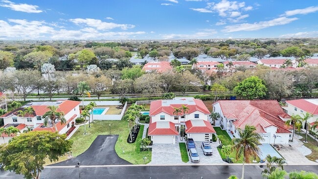 Building Photo - 8608 Vía Giula