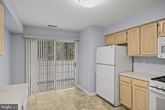 Building Photo - 5001 Aberdeen Ln