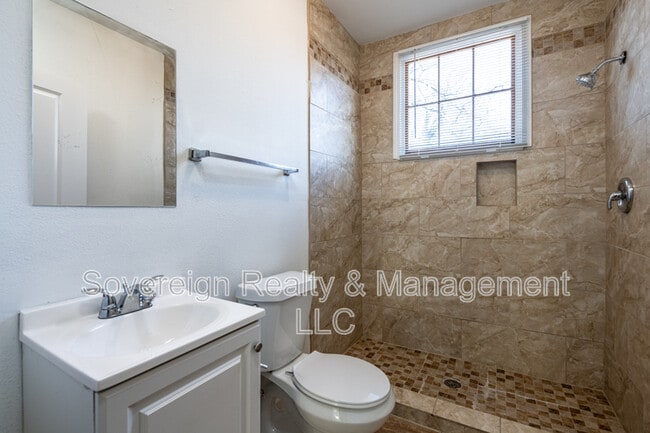 Building Photo - 406 Paines Ave NW
