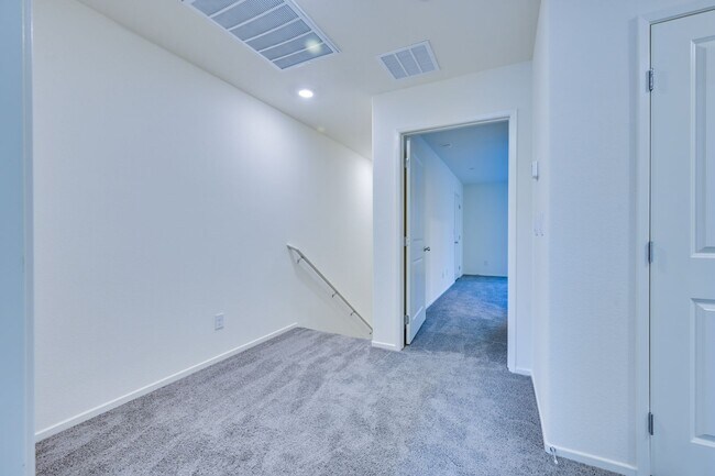 Building Photo - Brand New Townhouse!!! All Appliances incl...