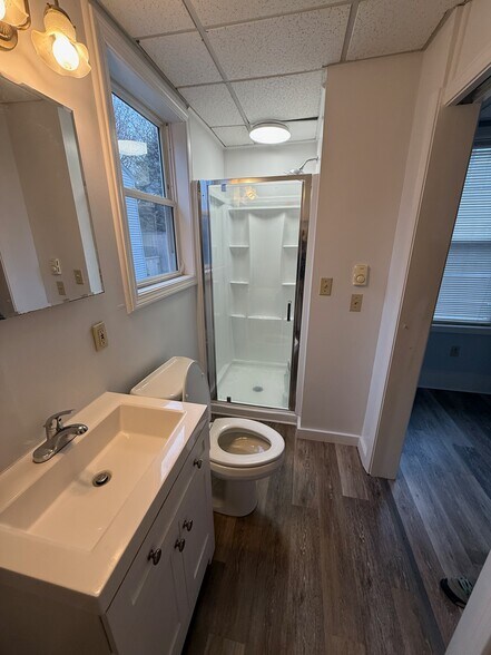 Bathroom - 1st floor - 136 West St