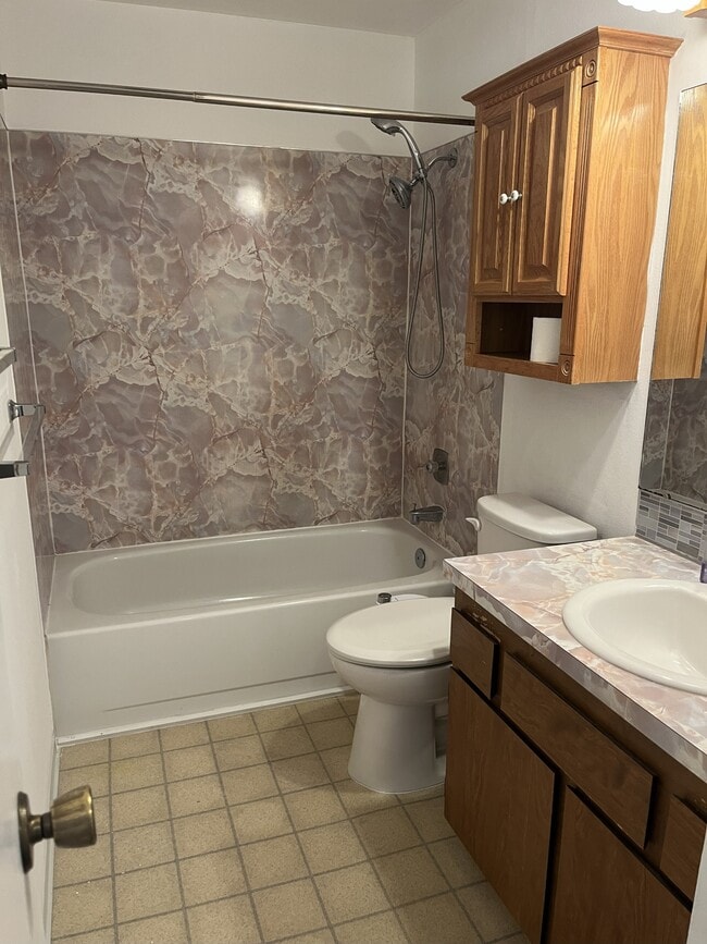 Building Photo - 3306 S Virginia Ave