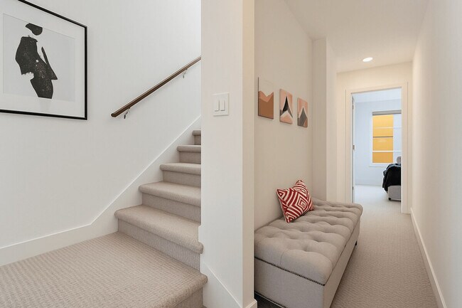 Building Photo - 724 3rd Ave N