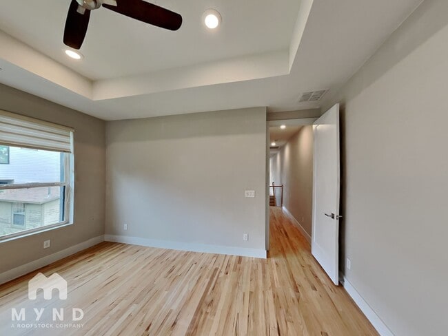 Building Photo - 2345 Vagas St