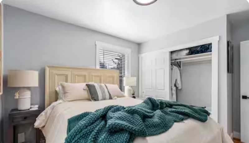 Building Photo - 444 N Oakley St