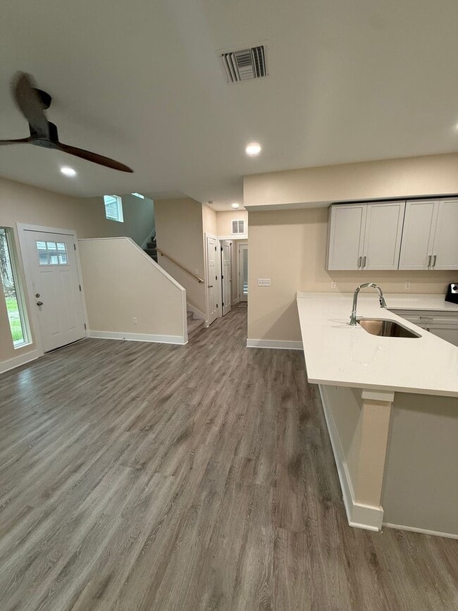 Building Photo - 4405 NW 31st Ave