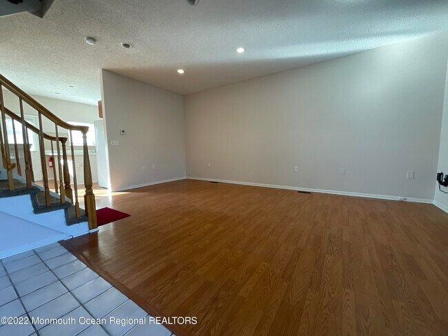 Building Photo - 907 Creamery Ct