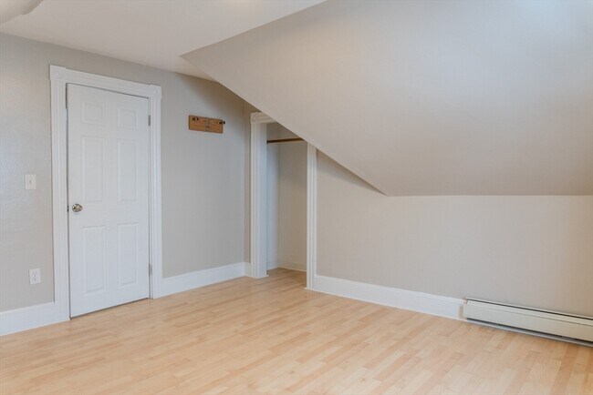 Building Photo - 21 John St