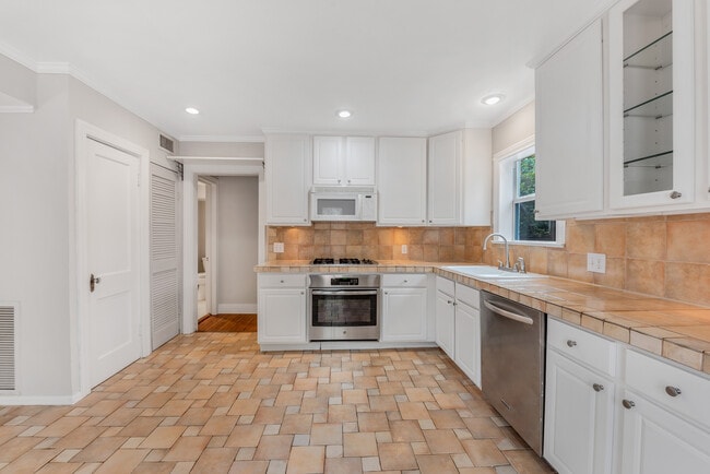 Building Photo - 1609 Driscoll St