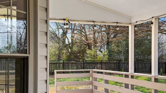 Building Photo - *RESERVED - Contact Us to Submit A Backup App!* Fully Renovated 4BR/2.5BA Gem in Sought-After Ben...