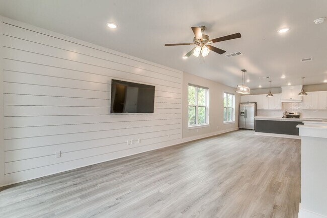 Building Photo - 3210 Forest Park Blvd