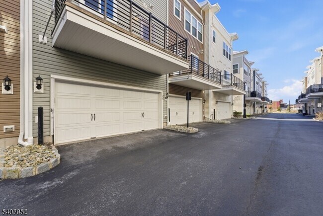 Building Photo - 38 Bond St