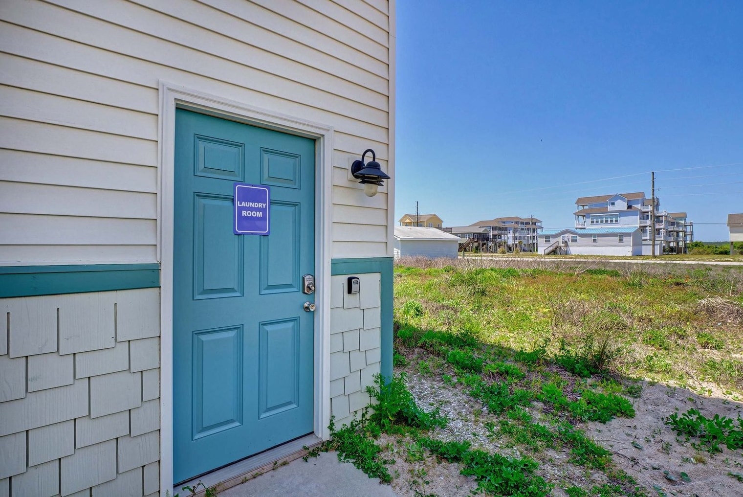 Building Photo - 237 Sea Shore Dr