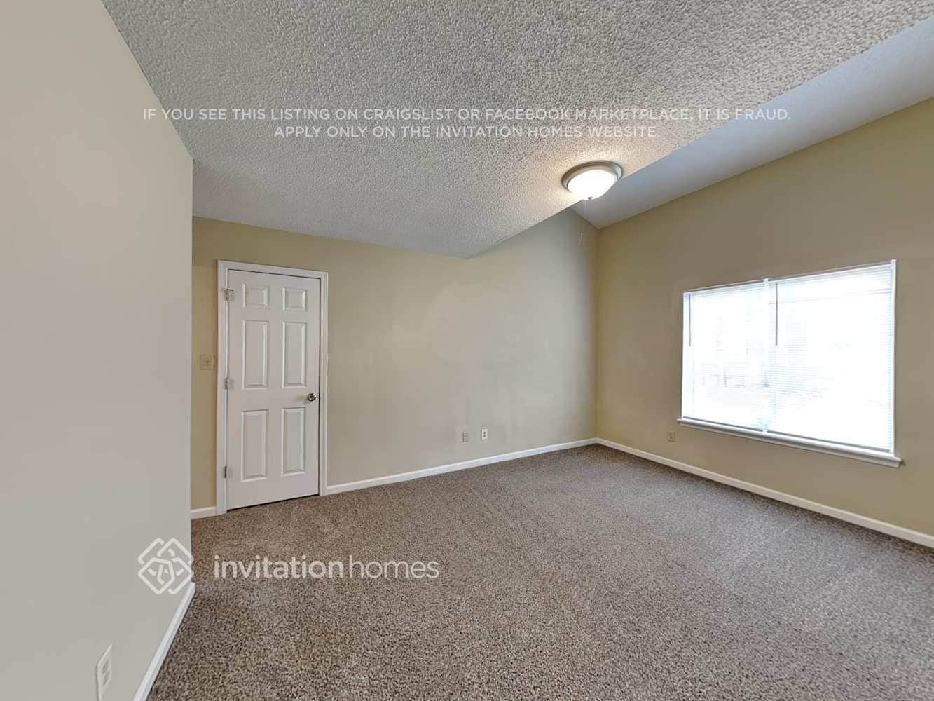 Building Photo - 2225 Sloan Dr