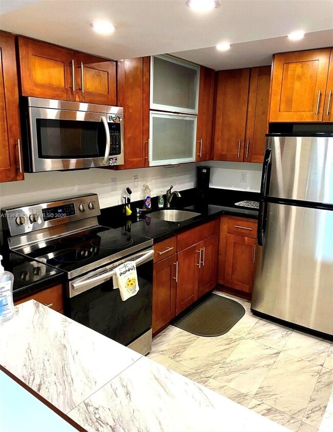 Building Photo - 3731 N Country Club Dr