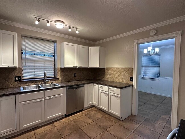 Building Photo - 186 Kona Dr