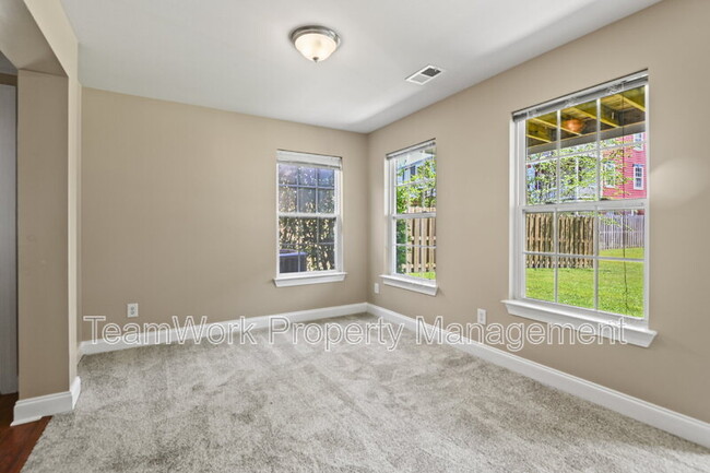 Building Photo - 9034 Parlor Dr