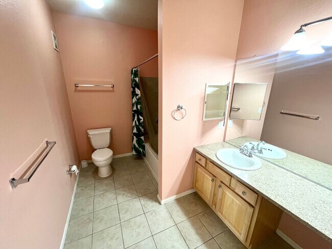 Building Photo - Charming 2BR Condo in Erie