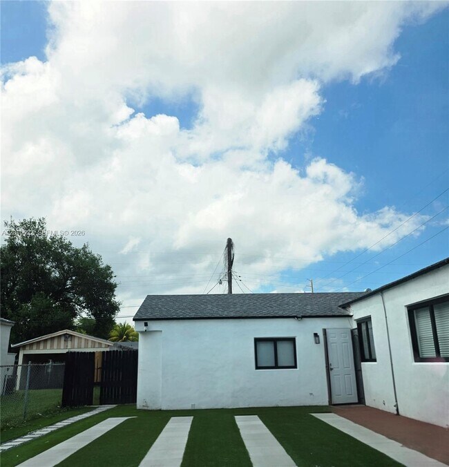 Building Photo - 801 NW 75th St