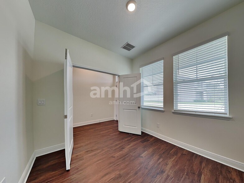 Building Photo - 874 Heavenly Dr