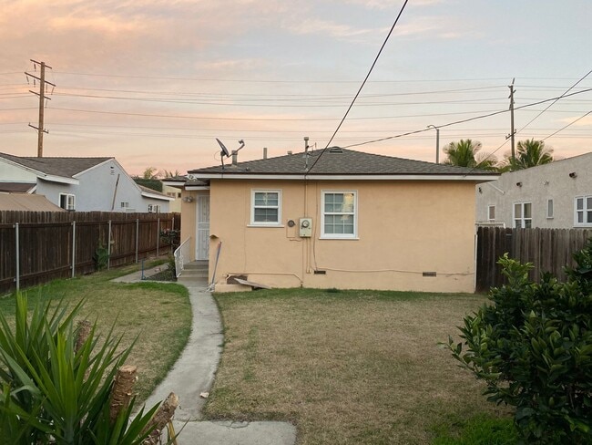 Building Photo - Nice Neighborhood North Long Beach 2 bd 1 ...
