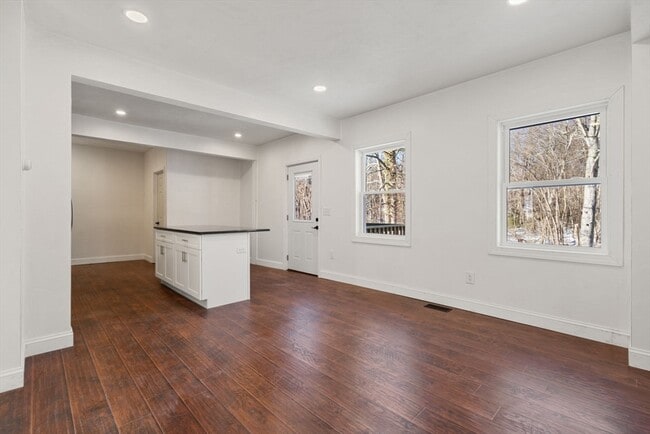 Building Photo - 99 Main St