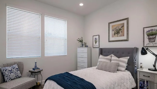 Building Photo - 552 Oakville Dr.