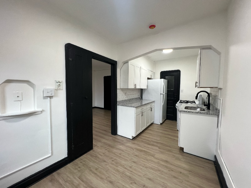 Building Photo - 1411 Roycroft Ave