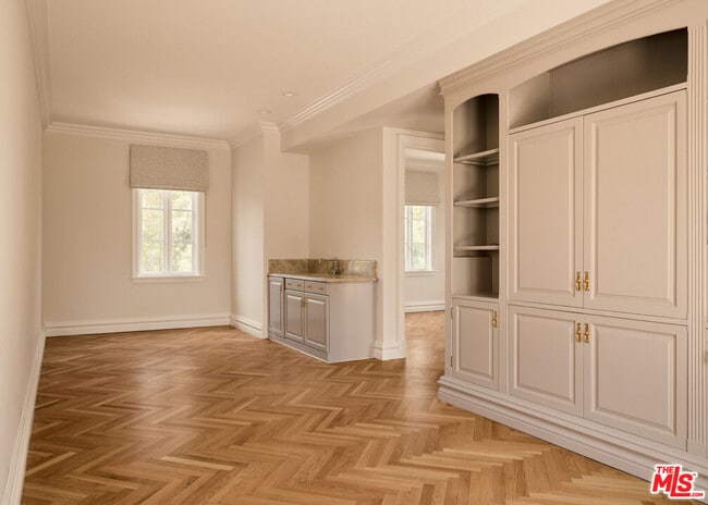 Building Photo - 628 N Rodeo Dr
