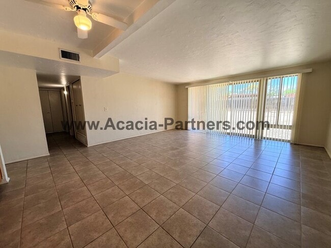 Building Photo - Eastside Three Bedroom Home