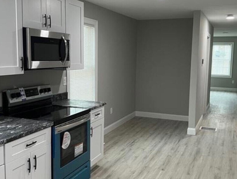 Building Photo - 25 Denison St