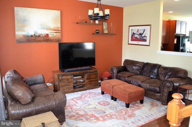 Building Photo - 5255 Spring Ridge Dr E